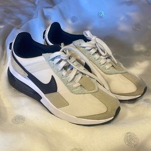 Men’s size 5 Nike sneakers